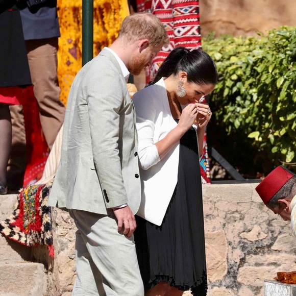 LOYD/FORD Black Pleated Chiffon Slit Front Elasticized Waist Midi Skirt Size 8 - Picture 14 of 15